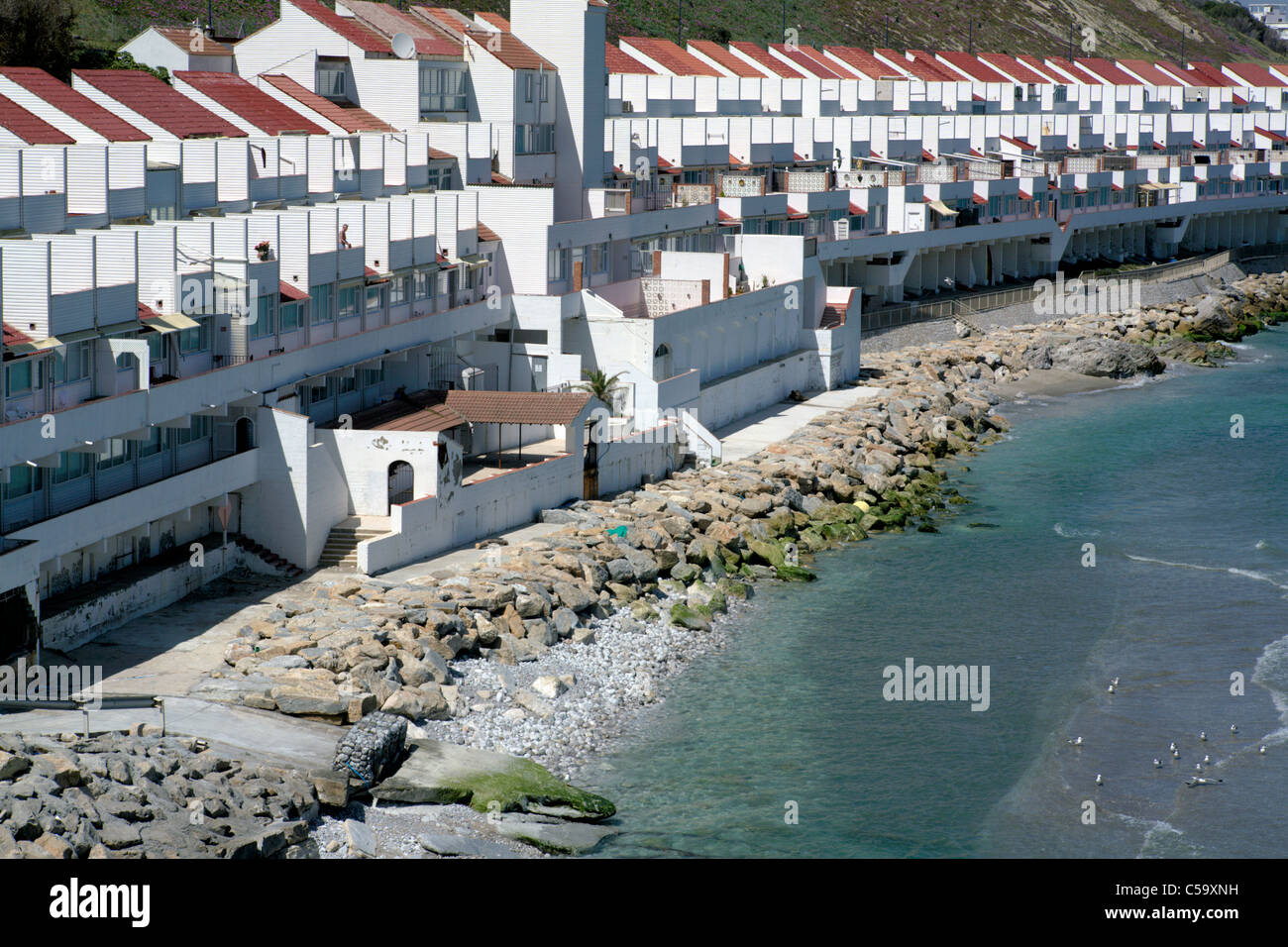 Lato mare alloggia entrambi i mondi Gibilterra Foto Stock