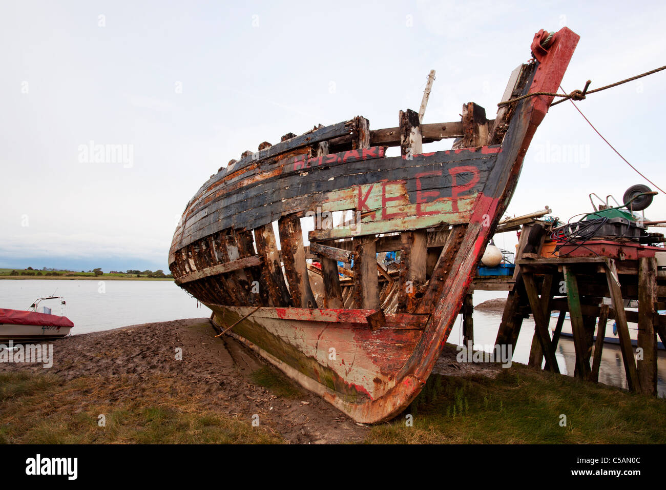 Marciume barca a Skippool Creek Foto Stock