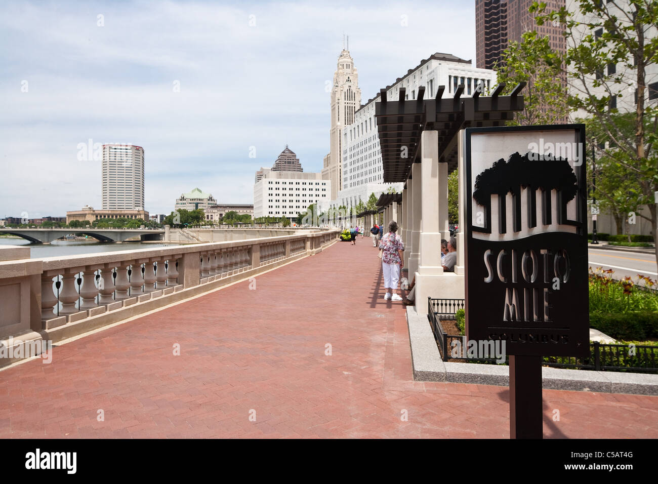 Il centro di Columbus come si vede dal Scioto miglio park. Foto Stock