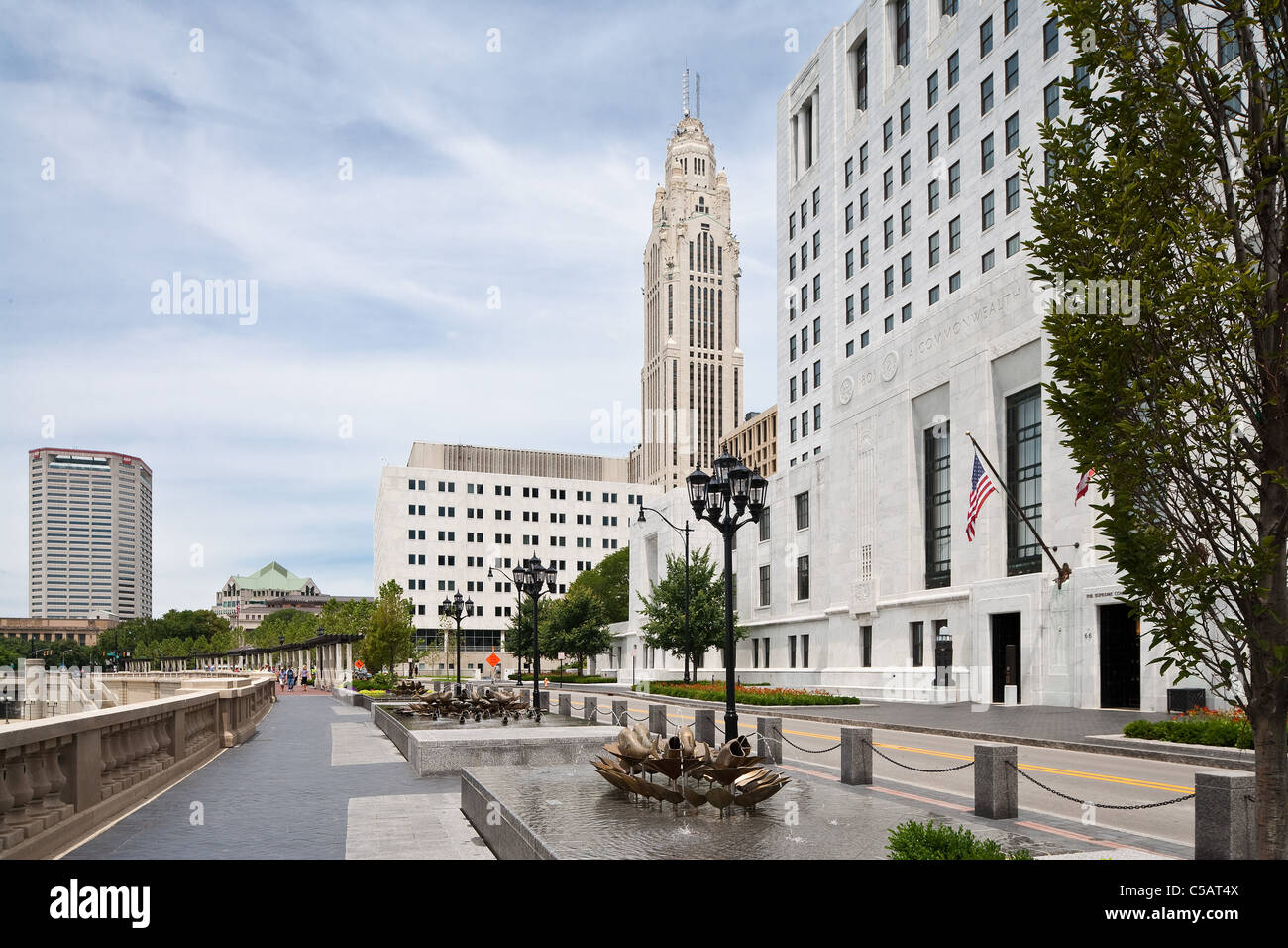 Il centro di Columbus come si vede dal Scioto miglio park. Foto Stock