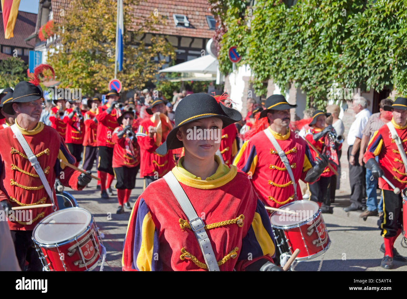 Festa popolare con bande di ottone, festa del raccolto e festival del vino, Sasbachwalden, Foresta Nera, Baden-Wuerttemberg, Germania Foto Stock
