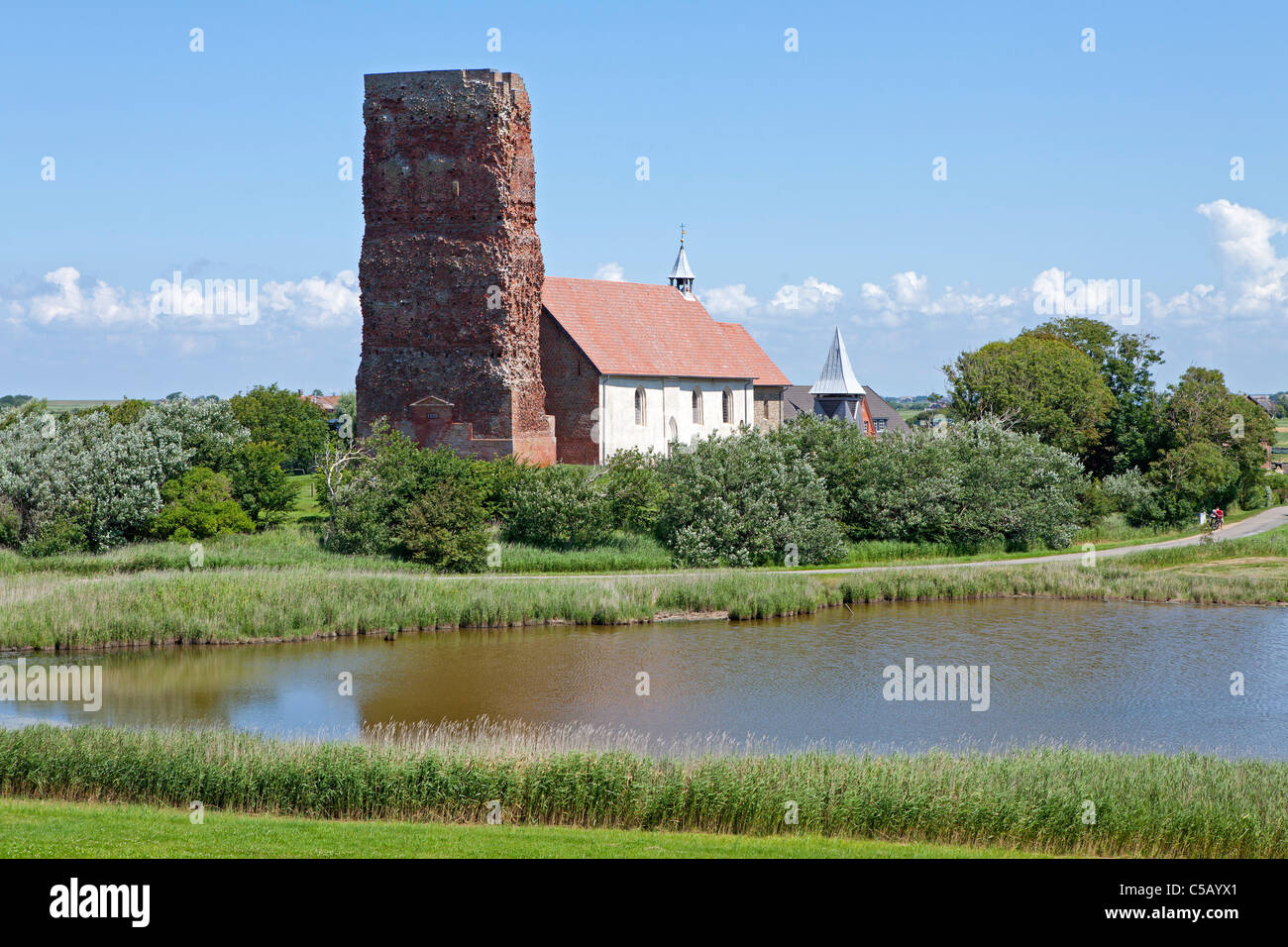 Vecchia chiesa dell'isola, isola di Pellworm, Nord Friesland, Schleswig-Holstein, Germania Foto Stock