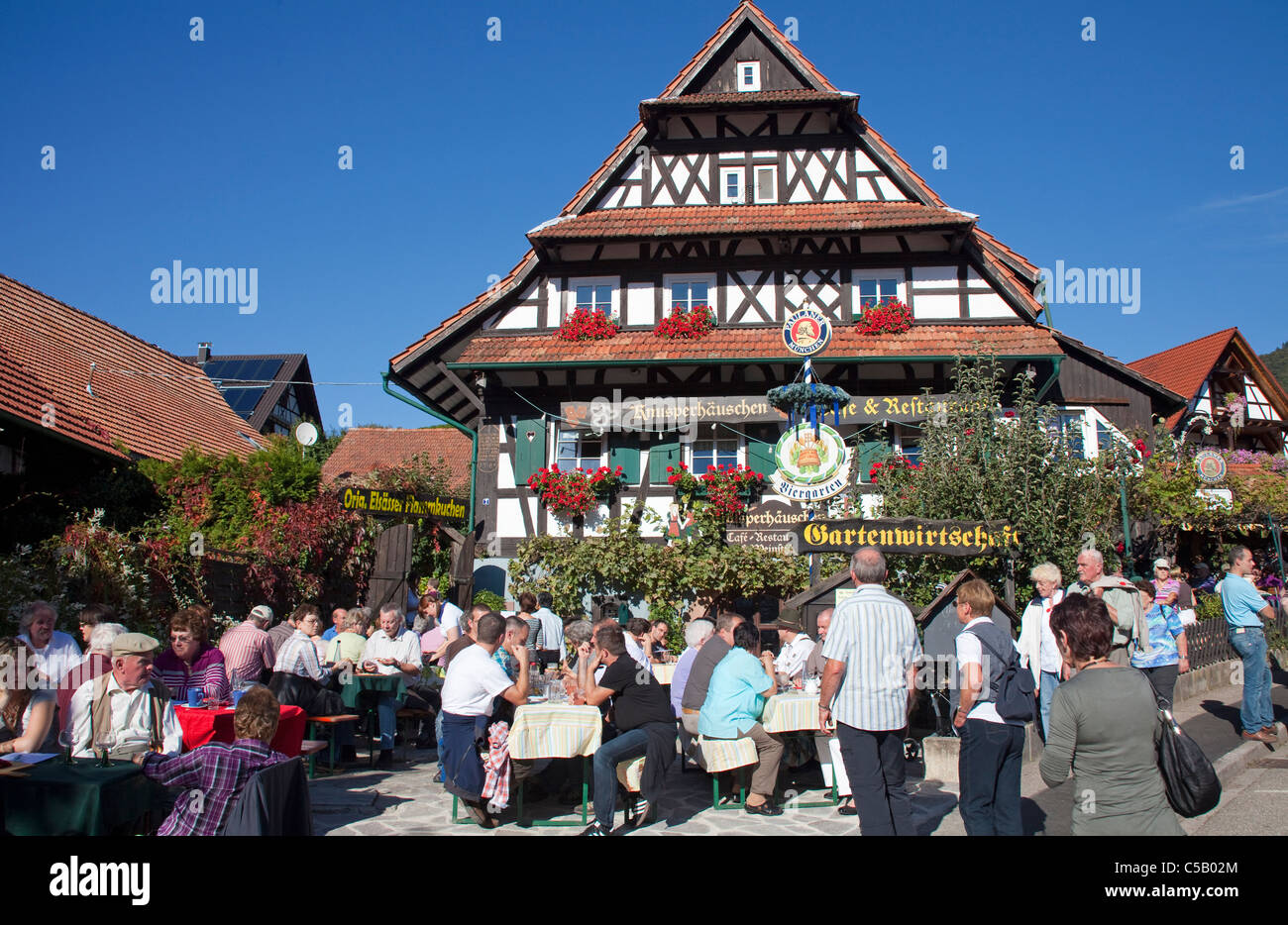 Gartenwirtschaft vom Knusperhaeuschen, Sasbachwalden, Schwarzwald, ristorante con giardino a Sasbachwalden, Foresta Nera Foto Stock