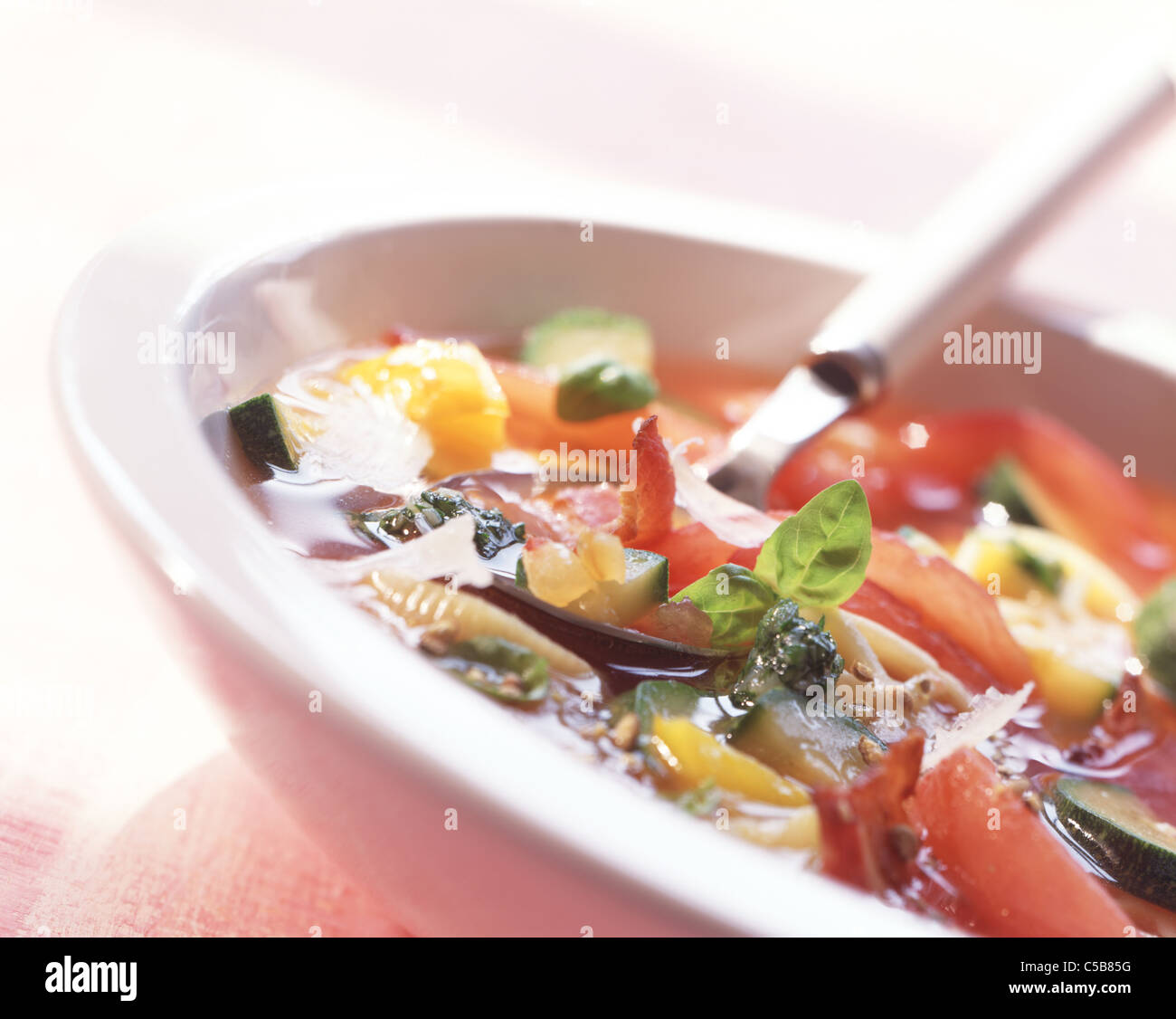 Il Minestrone con pasta al burro e parmigiano Foto Stock