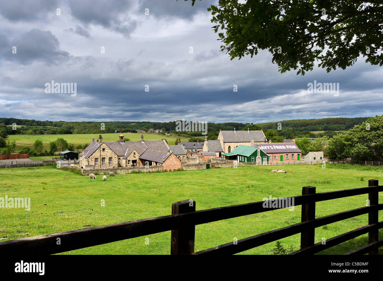 Vista sul villaggio di pit, Beamish Open Air Museum, County Durham, North East England, Regno Unito Foto Stock