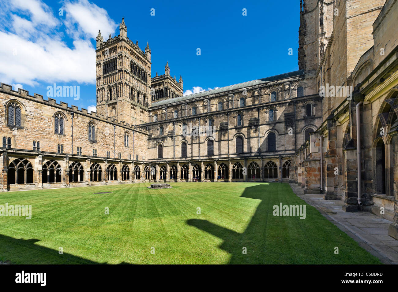 I Chiostri in Durham Cathedral, County Durham, North East England, Regno Unito Foto Stock