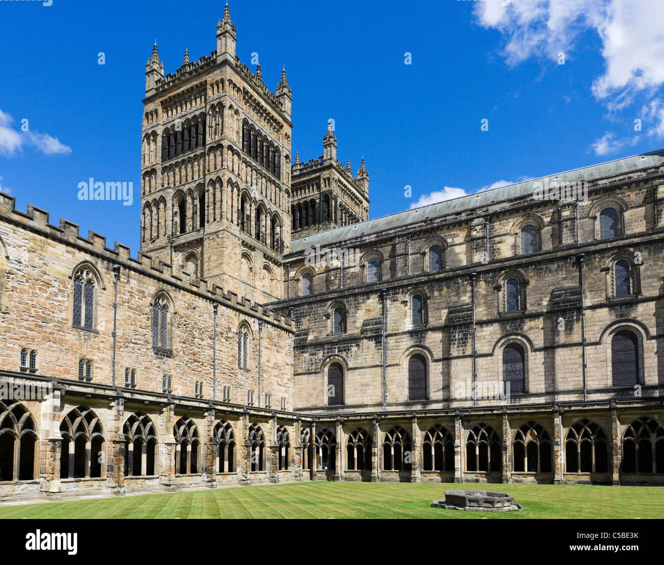 I Chiostri in Durham Cathedral, County Durham, North East England, Regno Unito Foto Stock