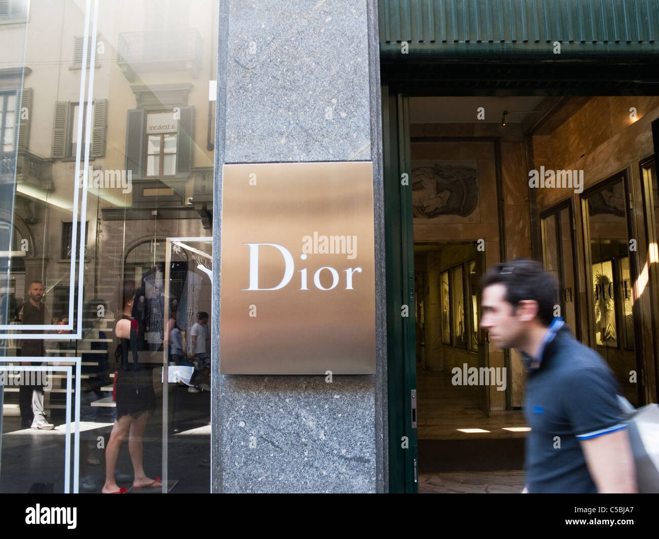 Dior store di Via Montenapoleone e via di lusso - Milano - Italia Foto Stock