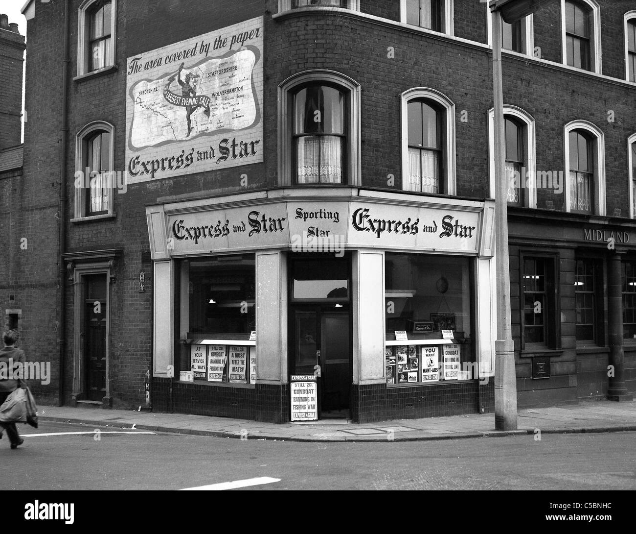 L'Express e giornale di star office in Roma Anagnina West Midlands nel 1958 Foto Stock