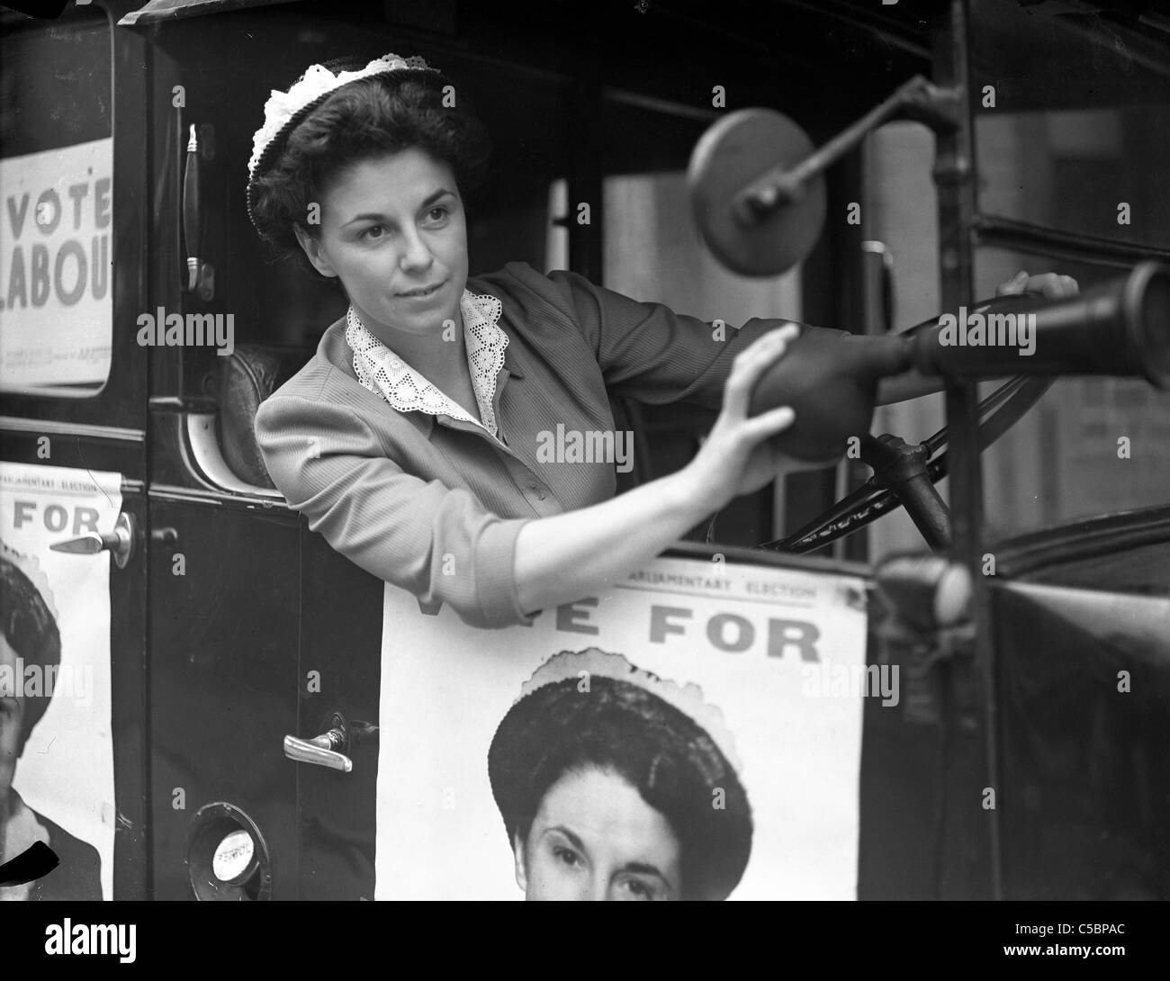 Wolverhampton, candidato del Partito laburista del Sud-Ovest, Annie Llewellyn Davies, che combatte le elezioni generali del 1951 contro Enoch Powell. Foto Stock