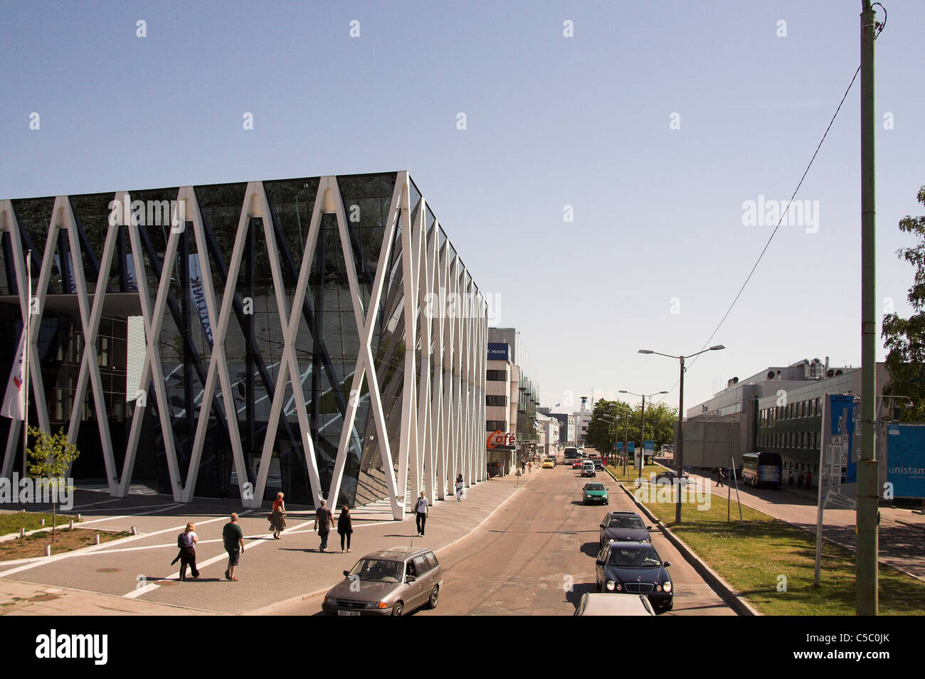 Scena di strada con Tallink sede nella città nuova, Tallinn, Estonia Foto Stock