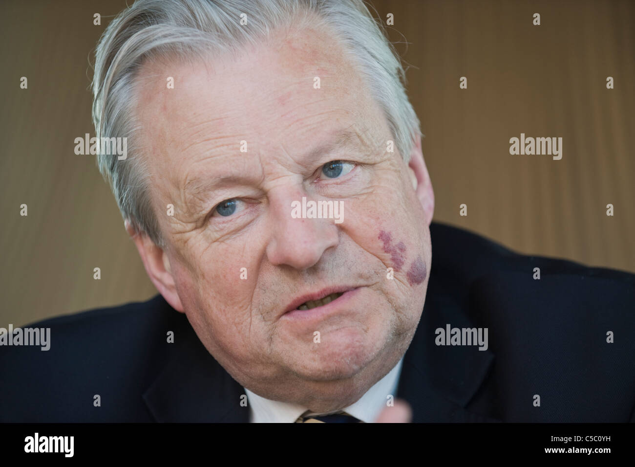 Signore Dafydd Elis-Thomas AM Plaid Cymru elemento di montaggio per Dwyfor Meirionnydd e ex Senedd presiedere Officer Foto Stock