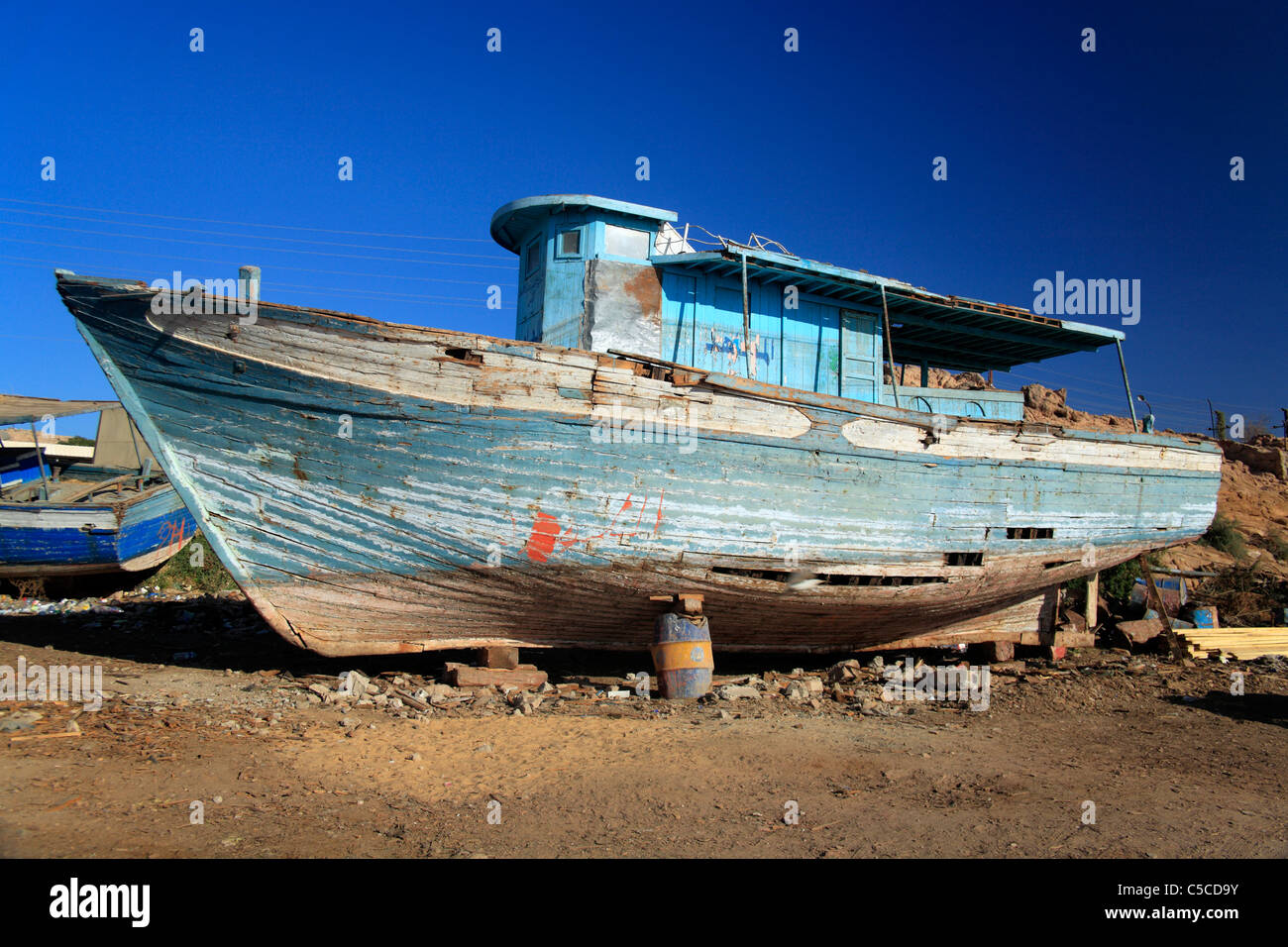 Vecchie barche vicino a Aswan Alta Diga, Egitto Foto Stock