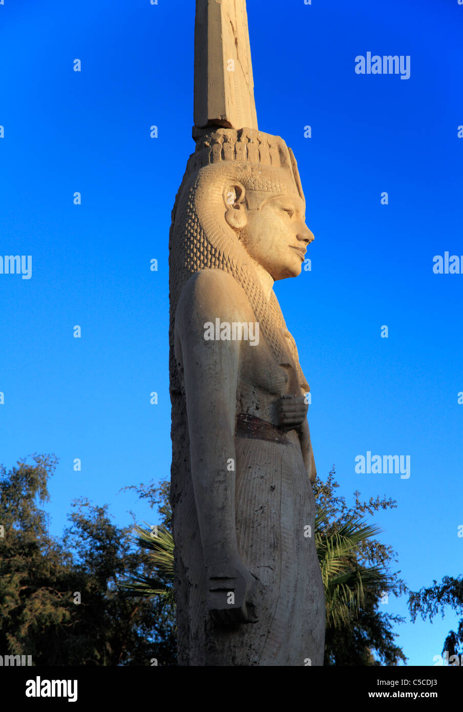 Statua di Meryetamun, figlia di Ramses II (XIII secolo BC), Akhmin, vicino a Sohag, Egitto Foto Stock