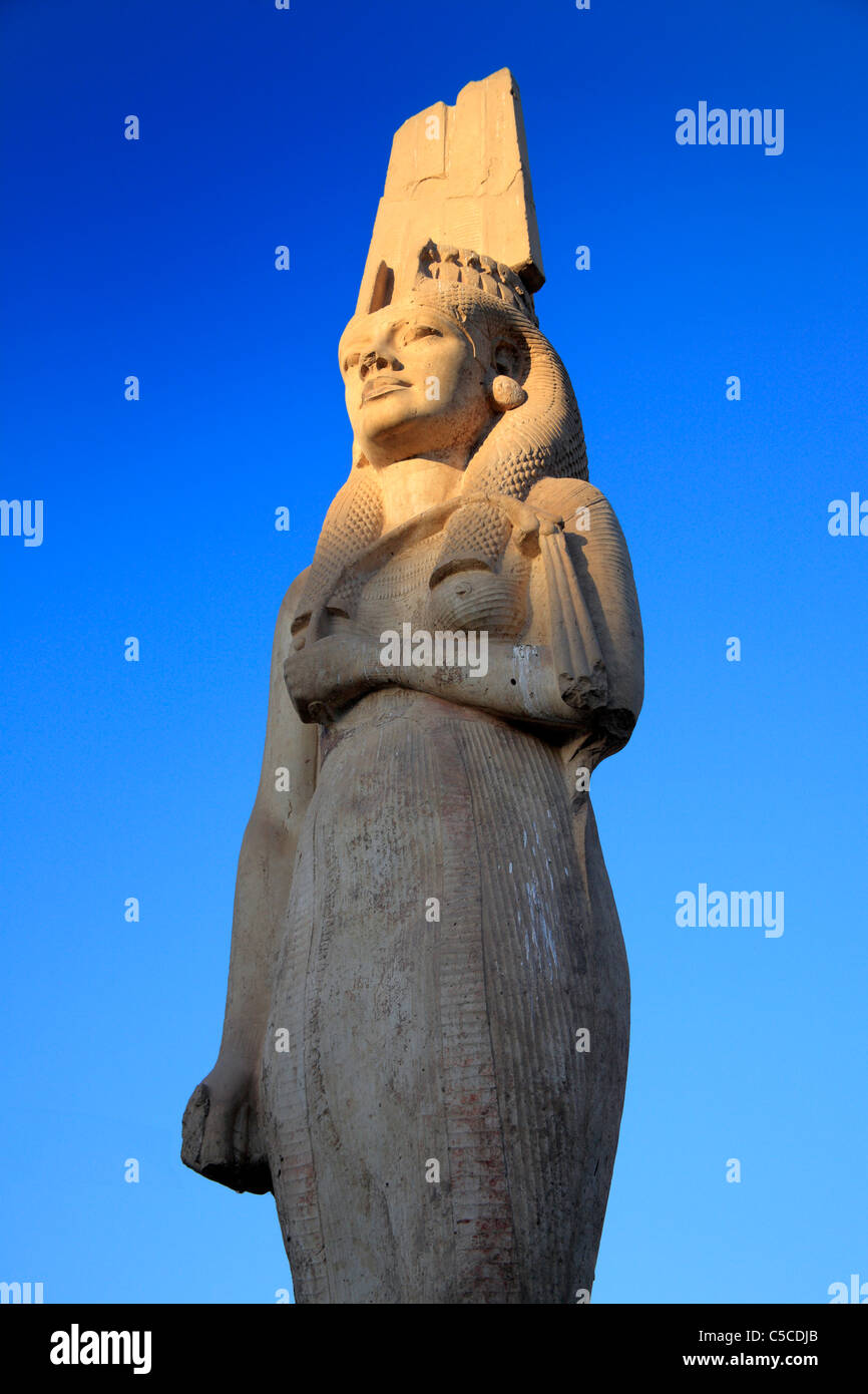 Statua di Meryetamun, figlia di Ramses II (XIII secolo BC), Akhmin, vicino a Sohag, Egitto Foto Stock