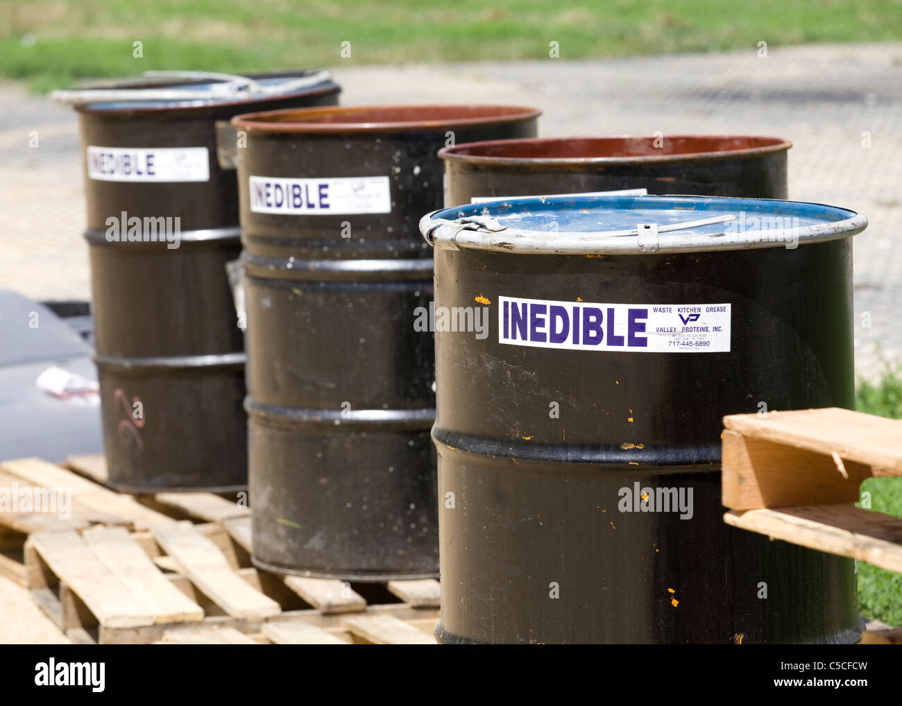 Olio da cucina usato canna contenitori Foto Stock