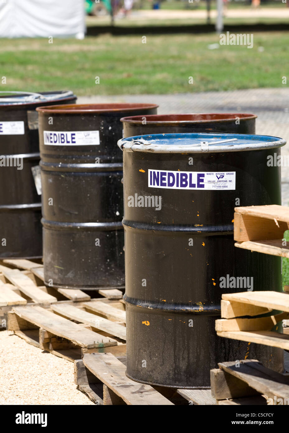 Olio da cucina usato canna contenitori Foto Stock