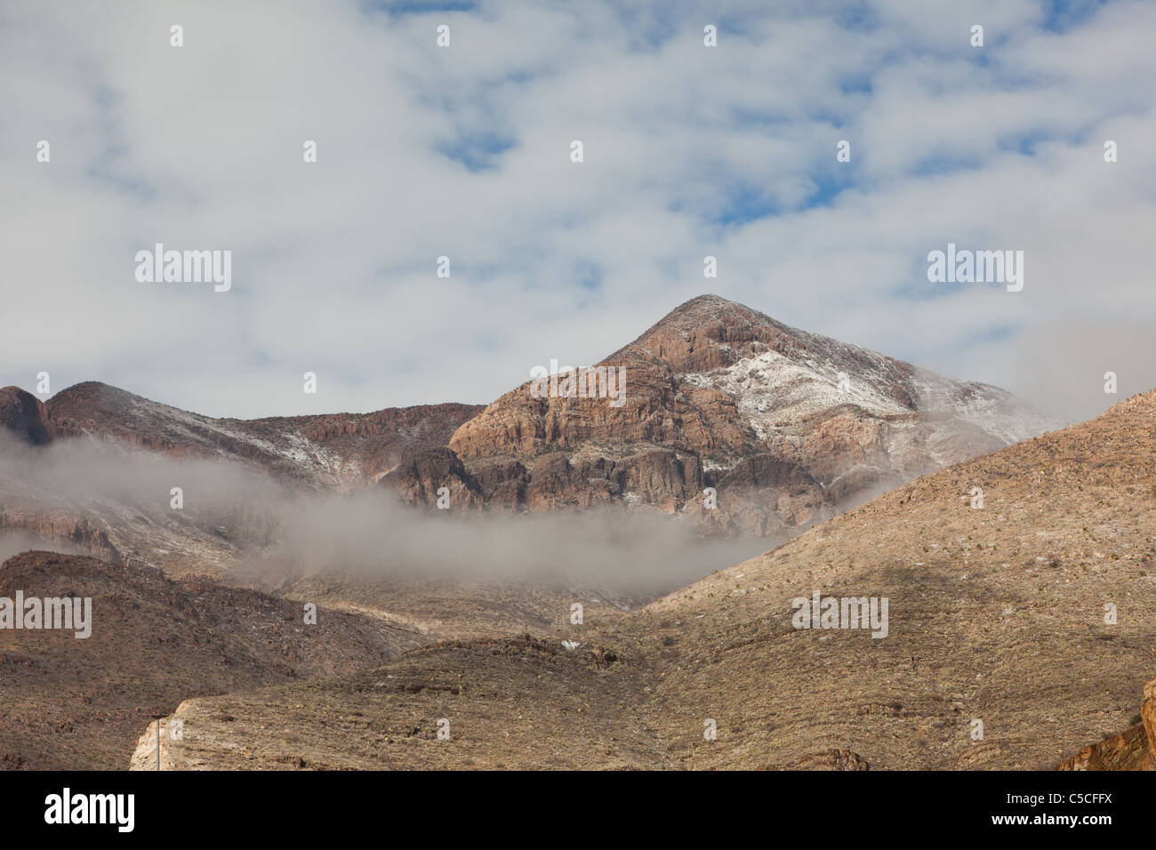 La neve sulla sommità delle montagne del deserto di El Paso, Texas in America del Nord Foto Stock
