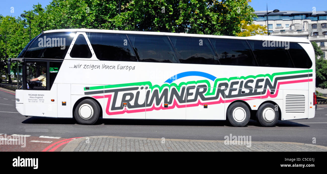 Guida a sinistra tour vacanza pullman trasporto dalla Germania a guidare lungo Park Lane Mayfair Hotel Londra Inghilterra REGNO UNITO Foto Stock