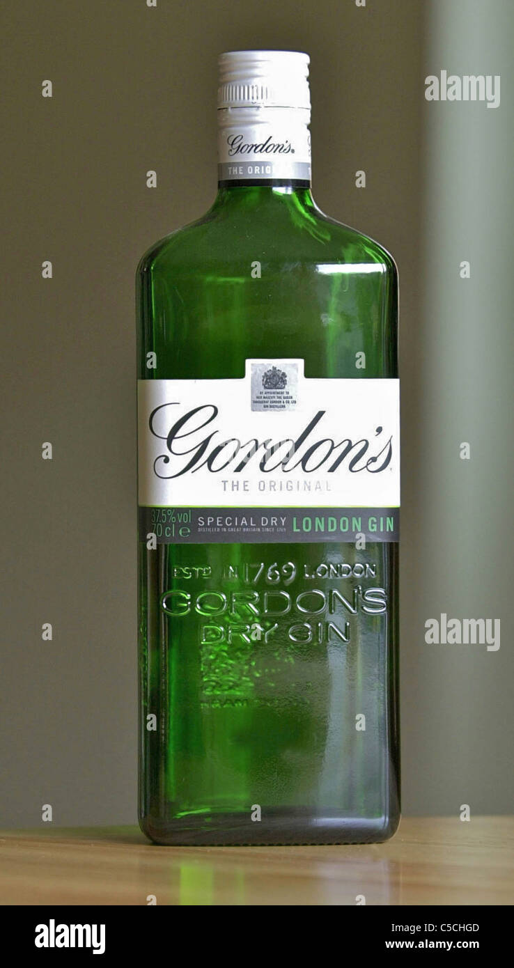 Bevanda alcolica, bevande fermentate, problemi sociali. GIN GORDON'S GORDONS spirito solo uso editoriale Foto Stock