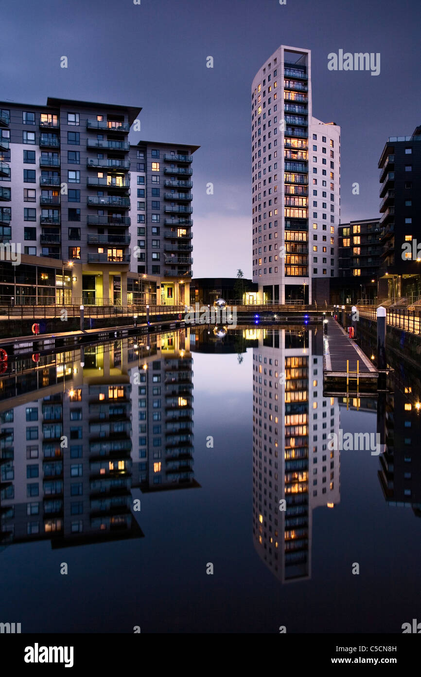 Moderno appartamento immobili sulla banchina al Clarence Dock, Leeds, West Yorkshire, Regno Unito Foto Stock