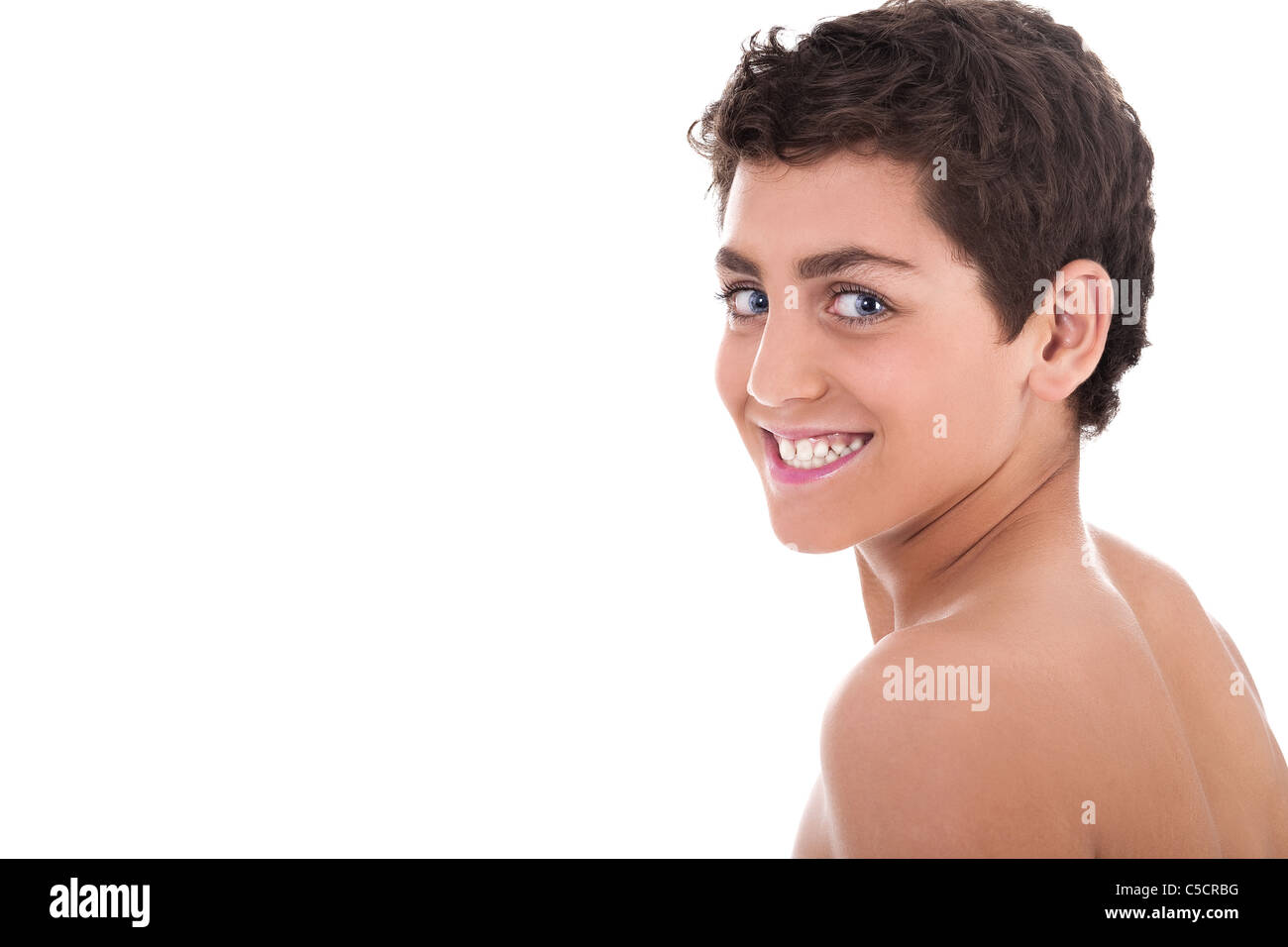 In topless di adolescente sorridente su sfondo bianco Foto Stock