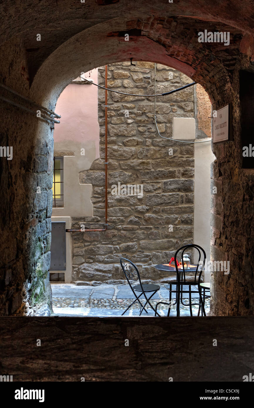 Un posto romantico per un aperitivo a Orta San Giulio in Italia Foto Stock