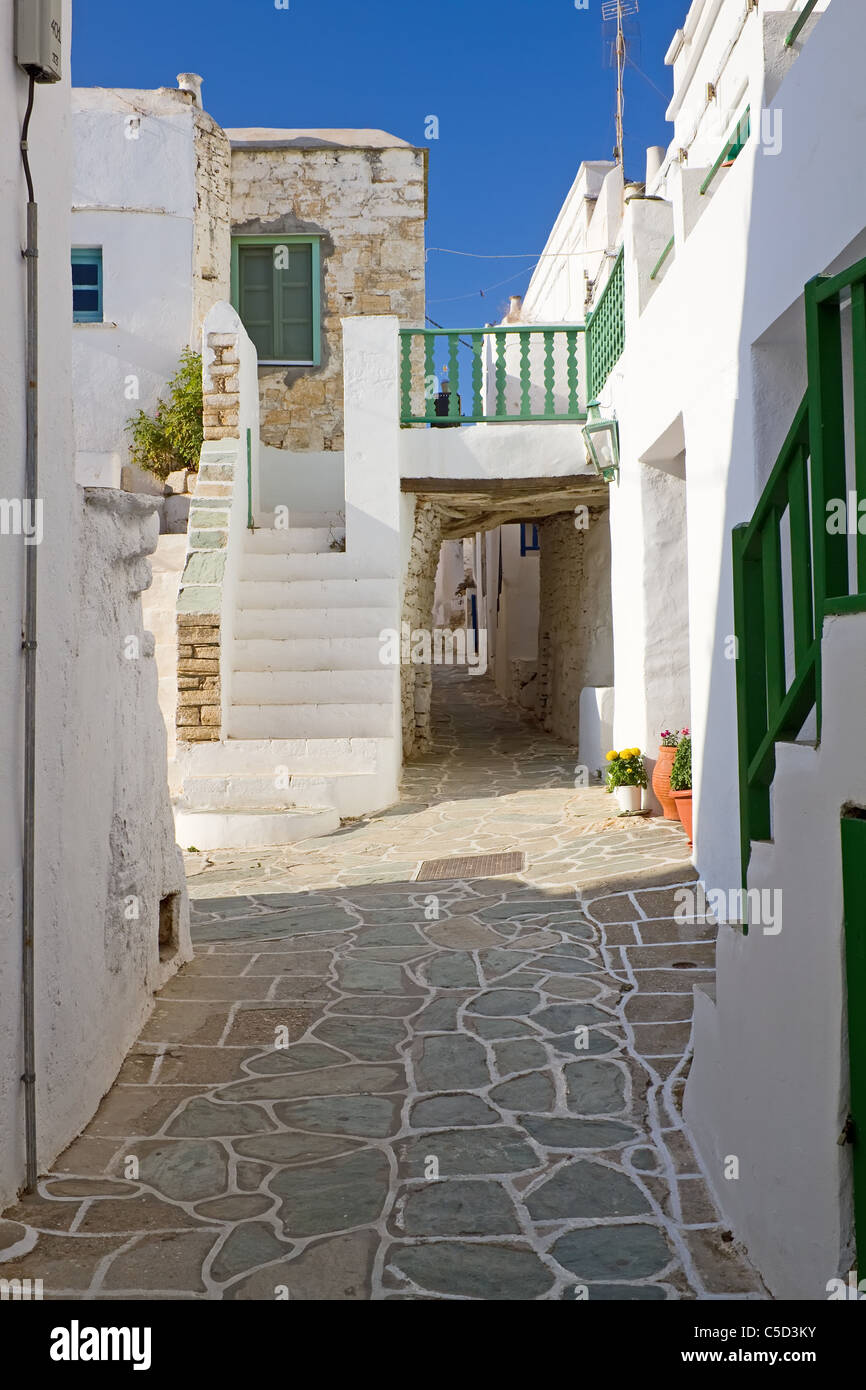 Un vicolo nella parte vecchia della città di Chora, Folegandros island Foto Stock