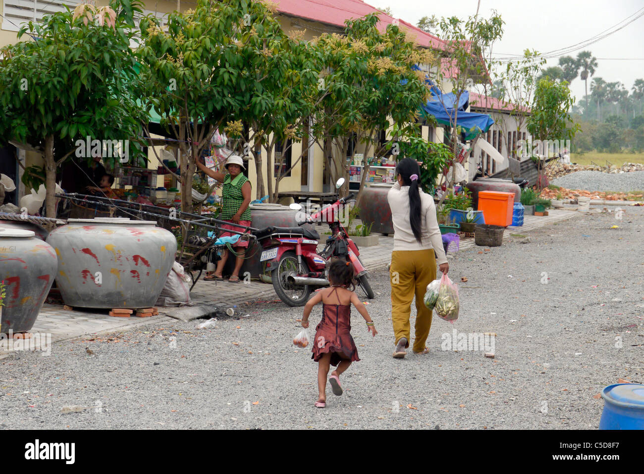 Cambogia Toul Sambo village è una zona di reinsediamento fuori di Phnom Penh. Impostare nella tranquillità rurale circondato da risaie... Foto Stock