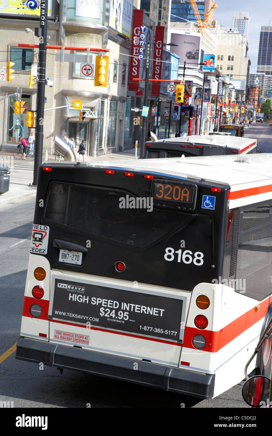 Toronto transit system ttc bus su Yonge Street Toronto Ontario Canada Foto Stock