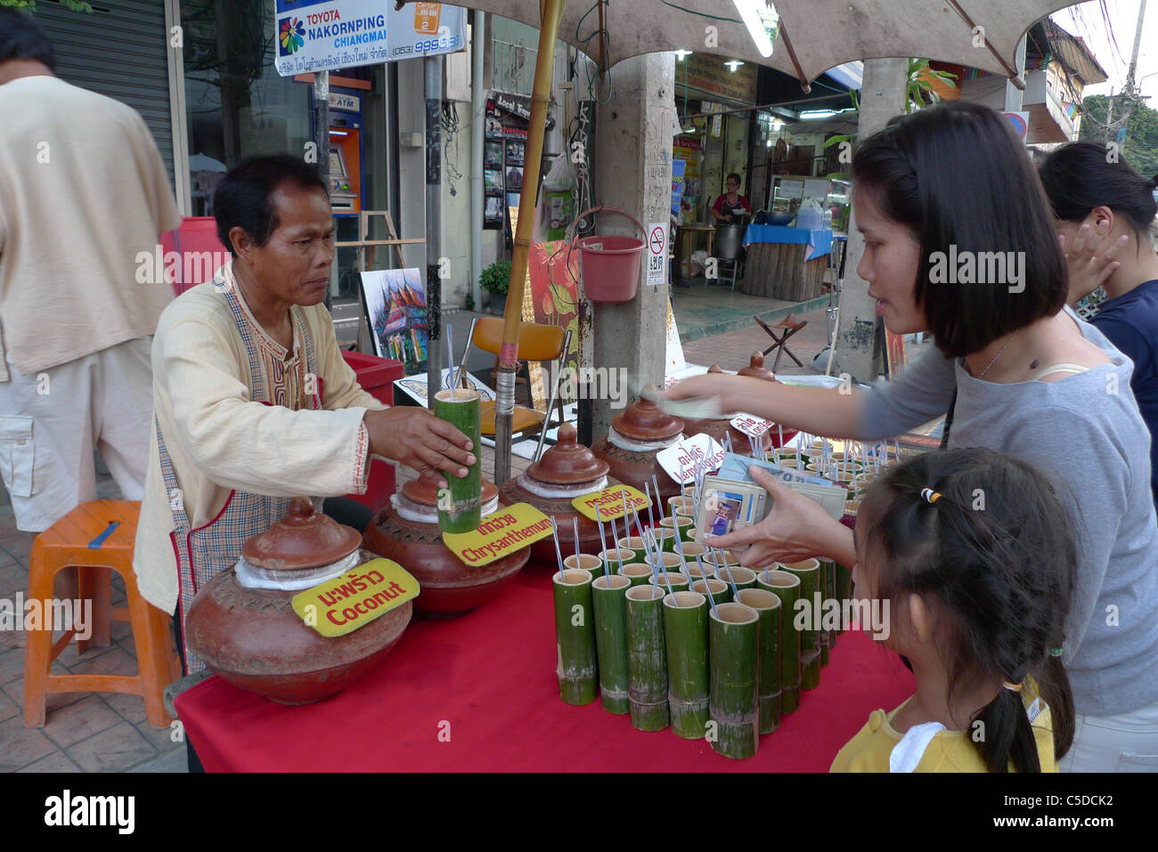 Thailandia venditore di bevande. Chiang Mai. Foto di Sean Sprague Foto Stock