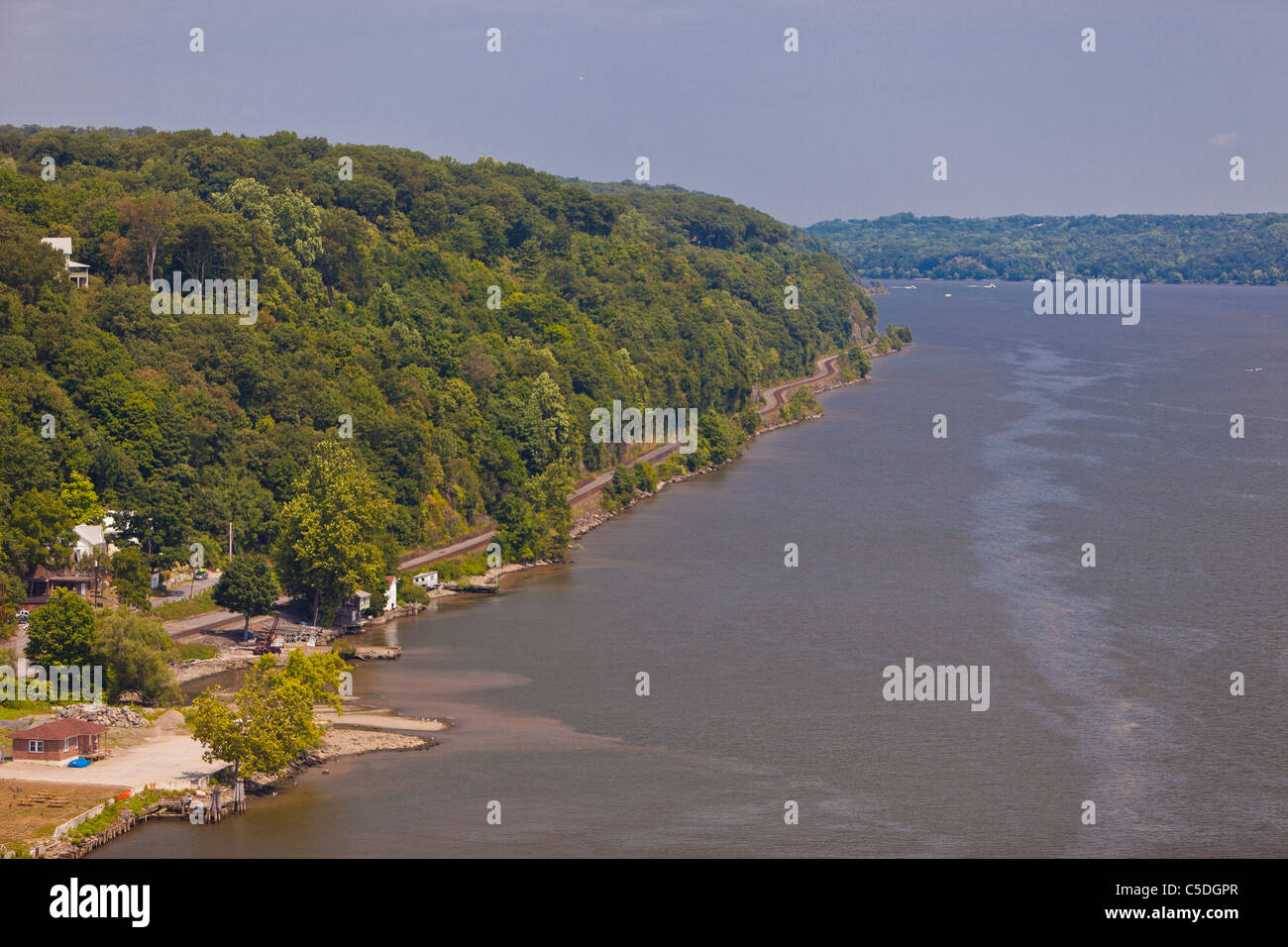 POUGHKEEPSIE, NEW YORK, Stati Uniti d'America - riva ovest del fiume Hudson. Foto Stock
