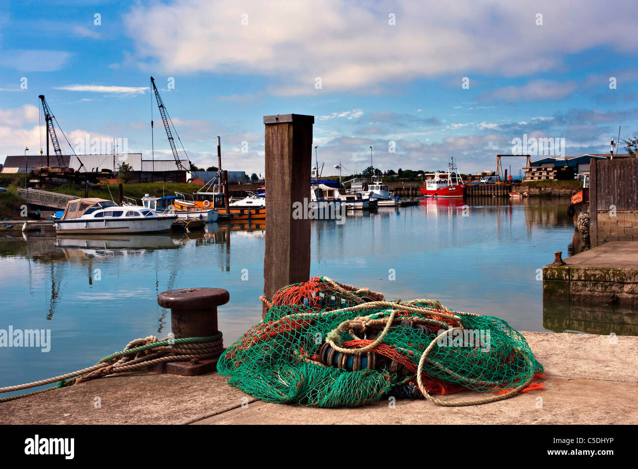 ISOLA DI SHEPPEY, Regno Unito - 26 GIUGNO 2011: Reti da pesca Quayside a Queenborough Foto Stock
