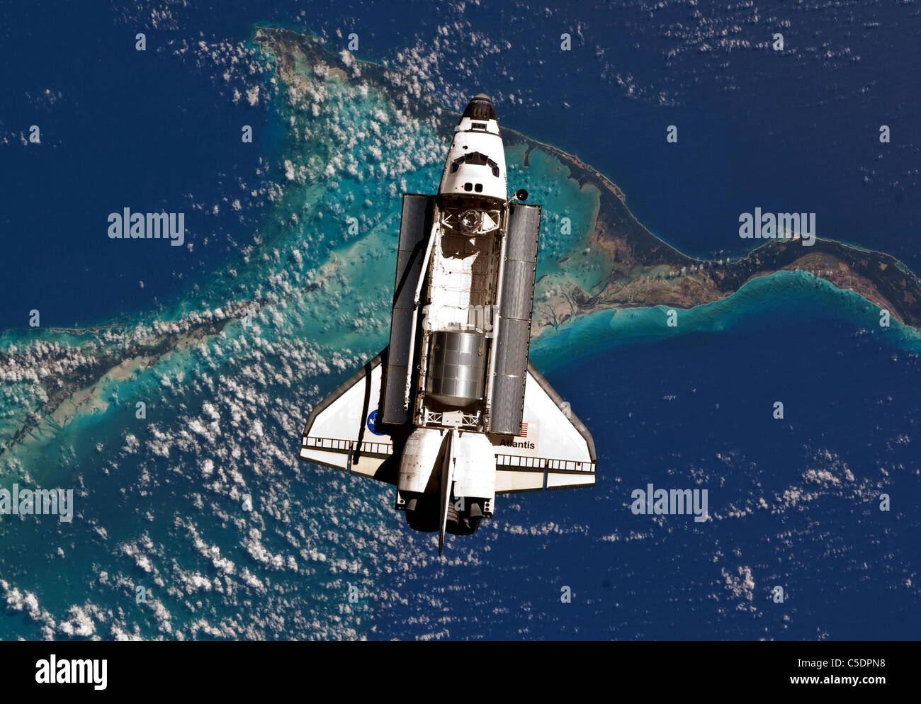 Space Shuttle Atlantis durante la sua ultima missione STS135 Foto Stock