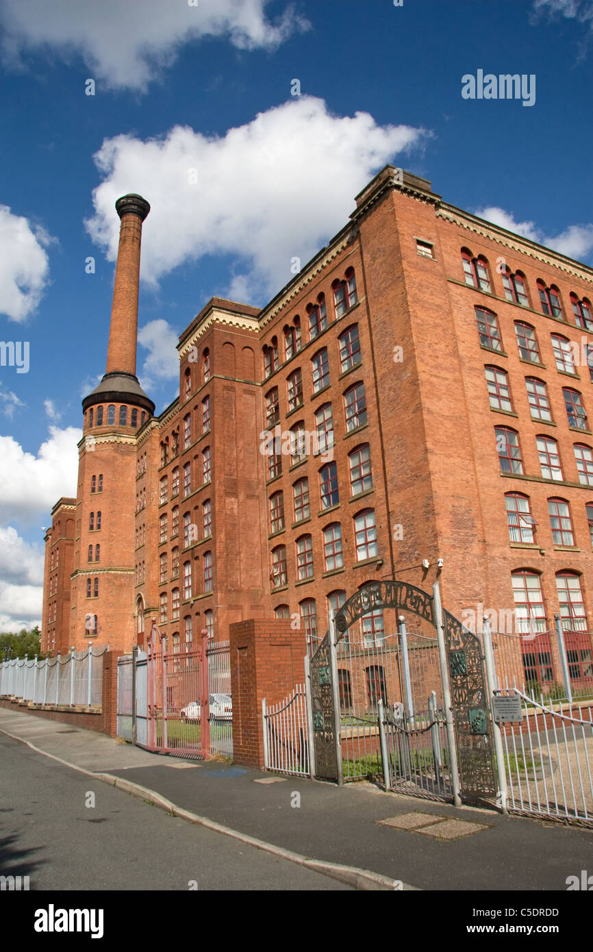 Victoria Mills (1867 + 1873) su Rochdale Canal, Miles Platting, Manchester, Regno Unito. Ora residenziali, commerciali e uso didattico. Foto Stock