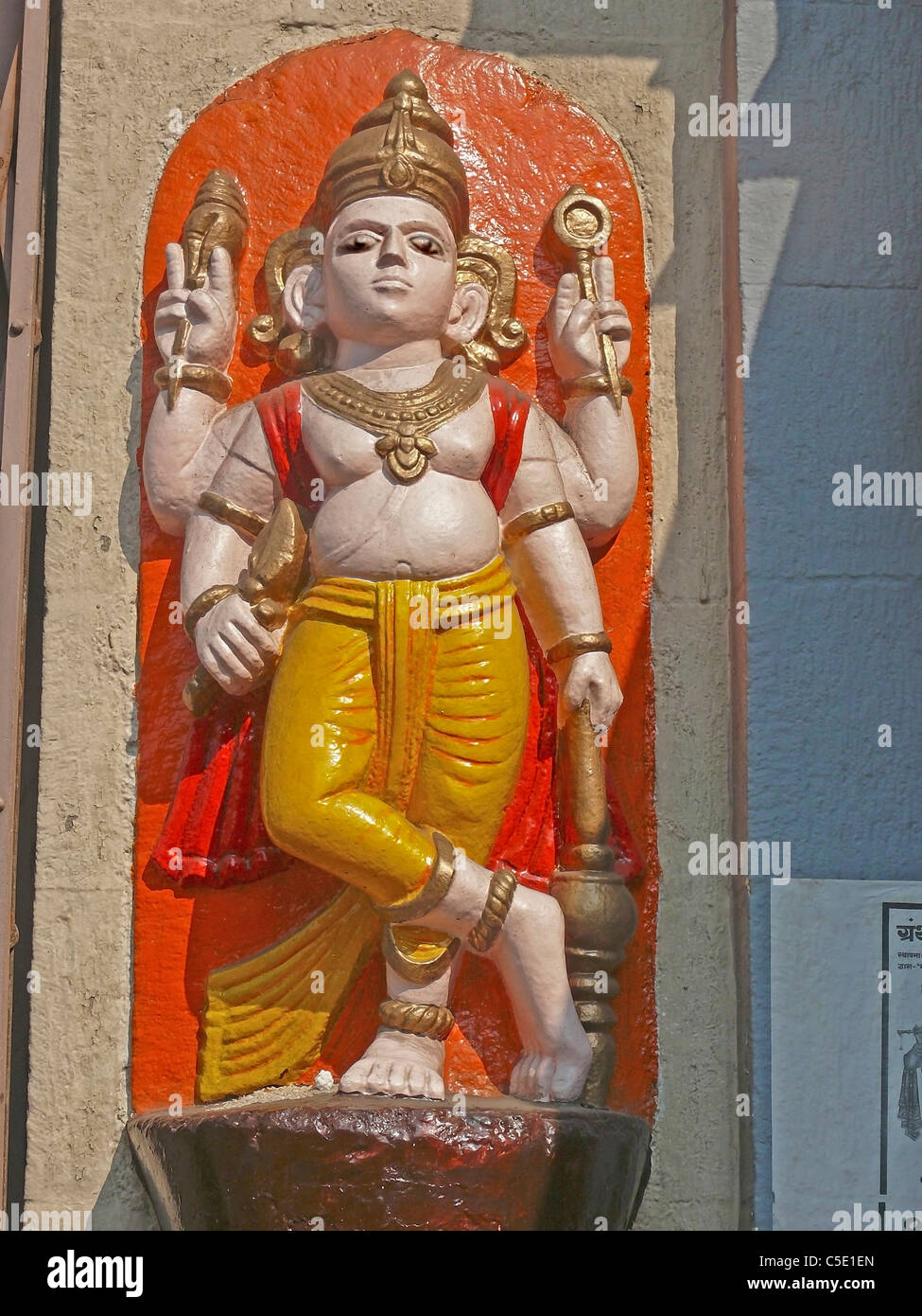 Statua di Jay-Vijay, Dwarpals al Signore Viththal tempio, Viththalwadi di Pune, Maharashtra, India Foto Stock