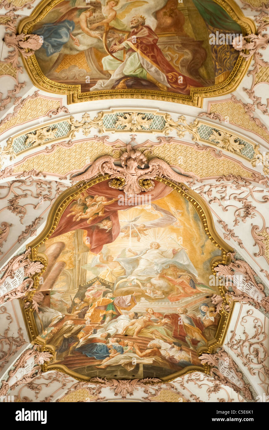 Affresco in stile rococò soffitto a Heiliggeistkirche (sala gotica chiesa ) a Monaco di Baviera, Germania Foto Stock
