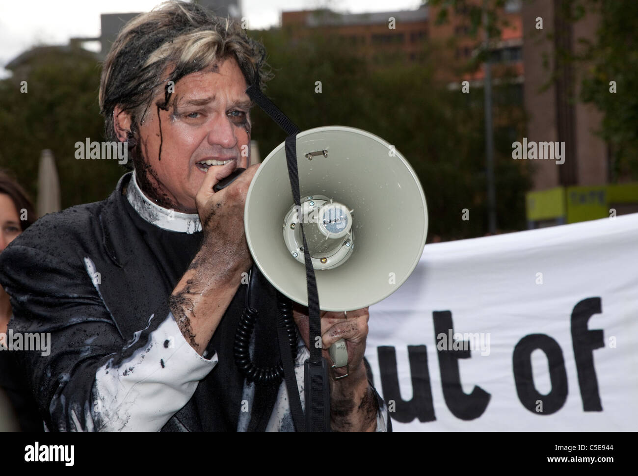 "Esorcismo' di BP demoni alla Tate Modern di Londra dal reverendo Billy Foto Stock