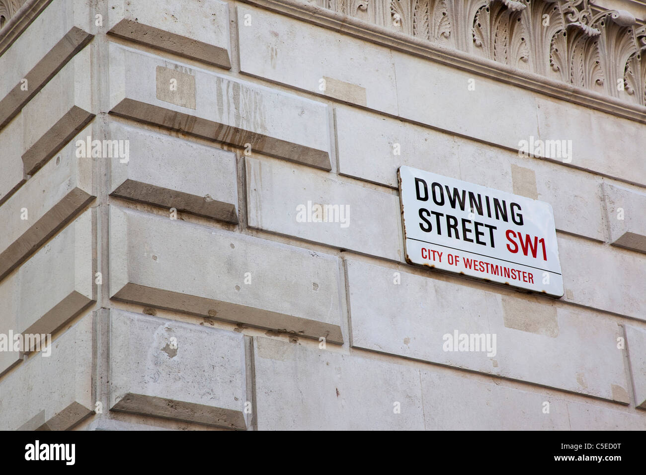 Inghilterra, London, Westminster, Whitehall, Downing Street segno. Foto Stock