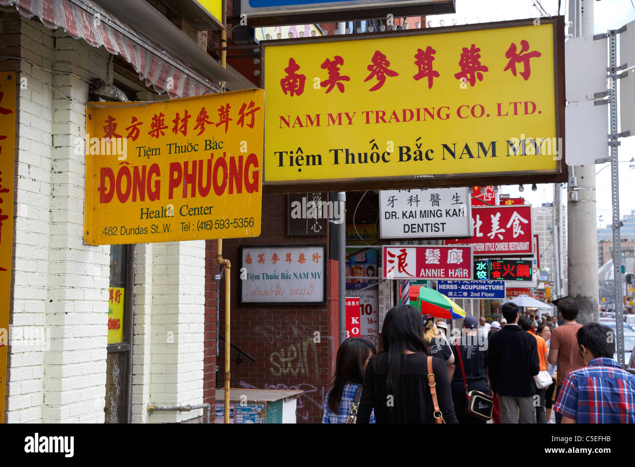 Vietnamese chinese english tri linguale segni shop toronto ontario canada Foto Stock