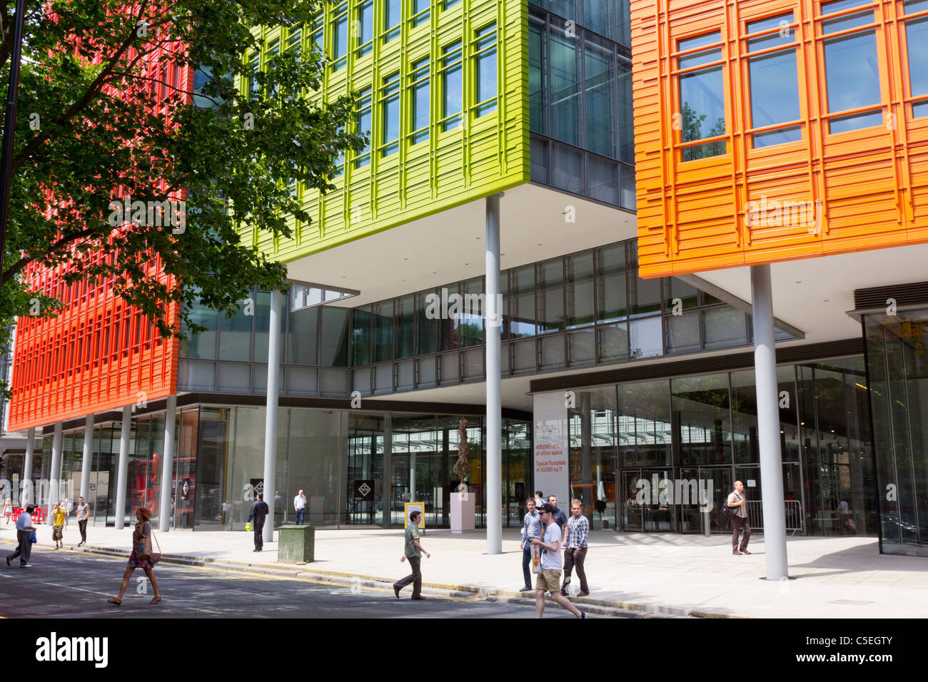 La nuova e colorata architettura ufficio di Central Saint Giles, Londra Foto Stock