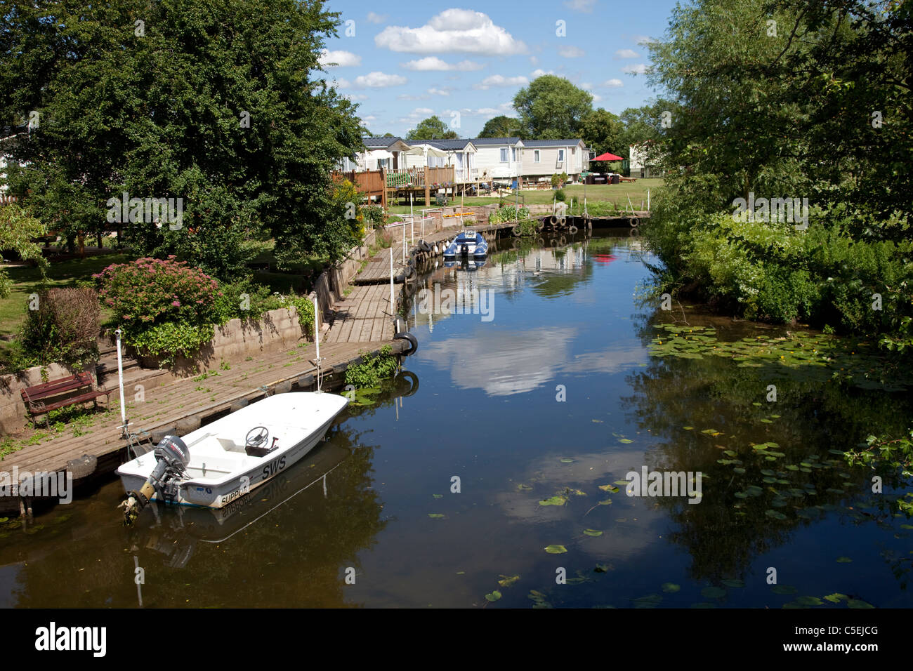 Caravan Park con ormeggi sulle rive del fiume Avon Welford on Avon Regno Unito Foto Stock