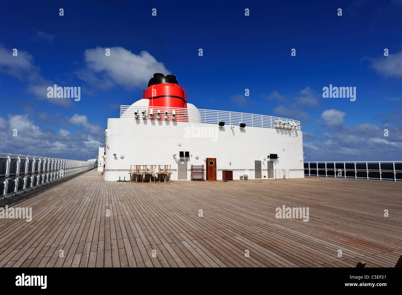 Pianale superiore 13 Cunard Queen Mary 2 Crociera. Foto Stock