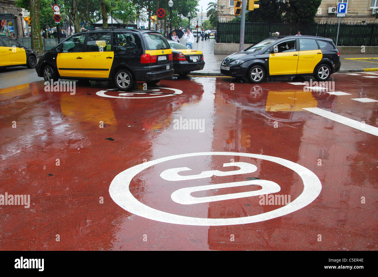Taxi in attesa di custom Ramblas di Barcellona Foto Stock