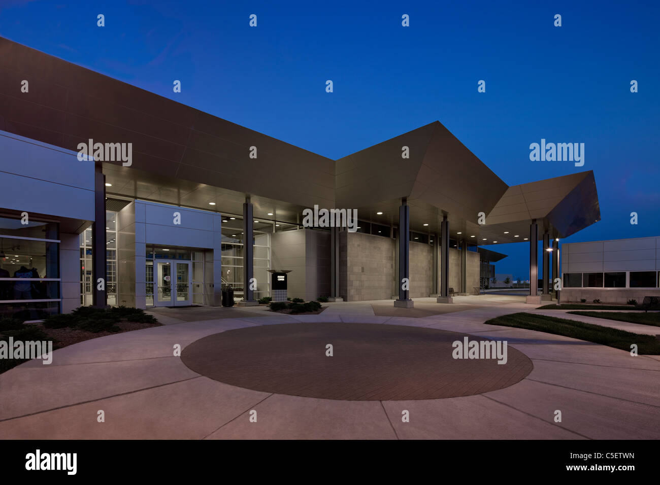 Centro Nazionale per l'aviazione Formazione, Wichita, Kansas; Studente zona centrale al tramonto. Foto Stock