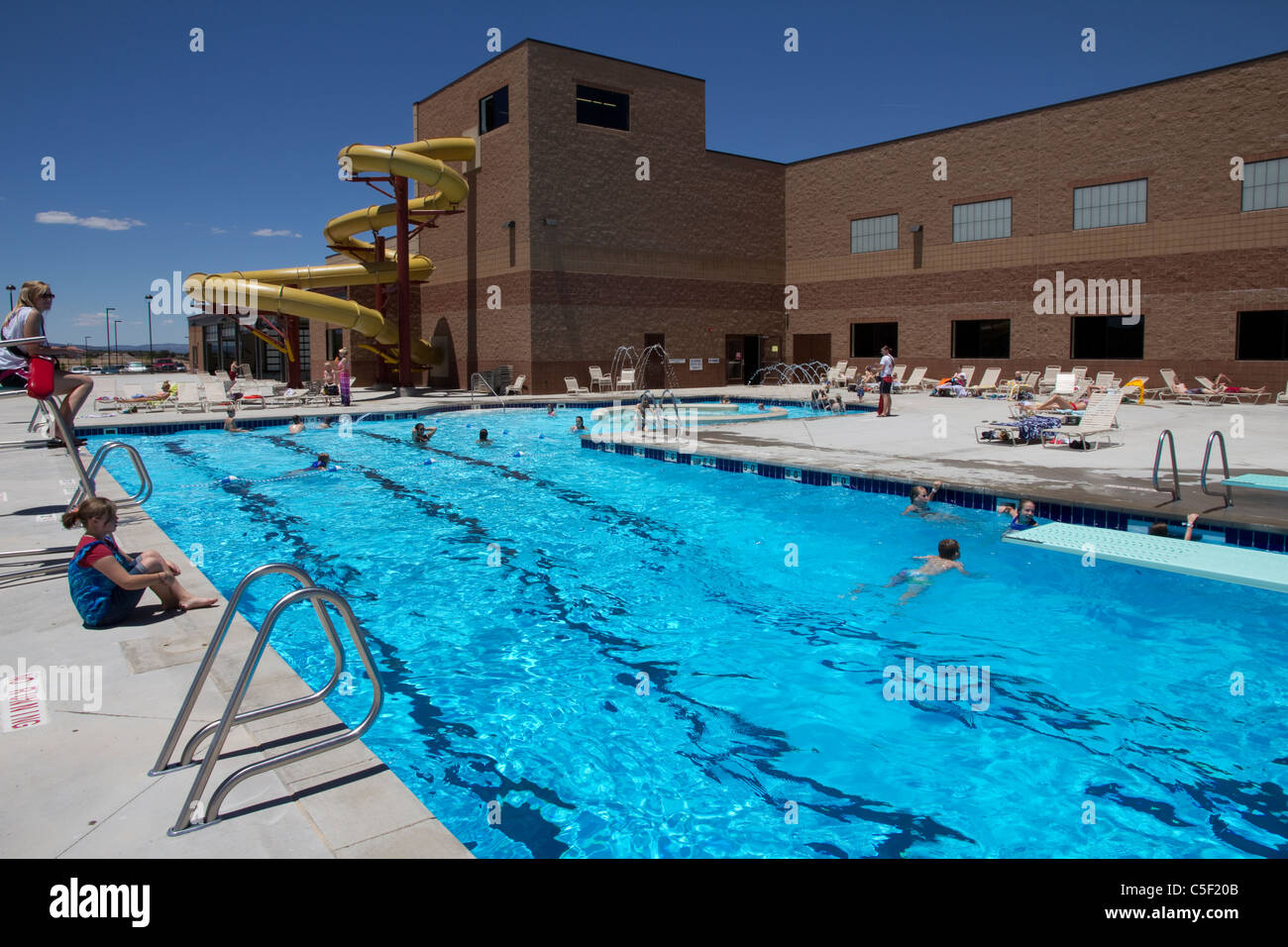 La nuova città di cedro Aquatic Center fornisce a basso costo di ricreazione per i giovani e vecchi, Cedar City, UT Foto Stock