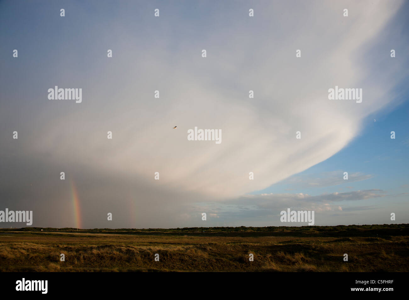 Cumulonimbus con un arcobaleno Foto Stock