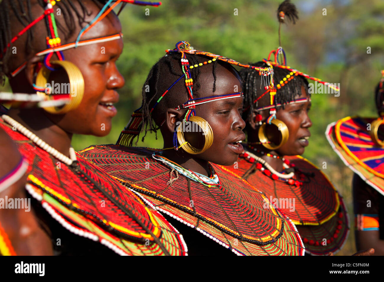 Pokot persone facendo danze tradizionali. Essi vivono in Occidente e Baringo distretti del Kenya. Foto Stock