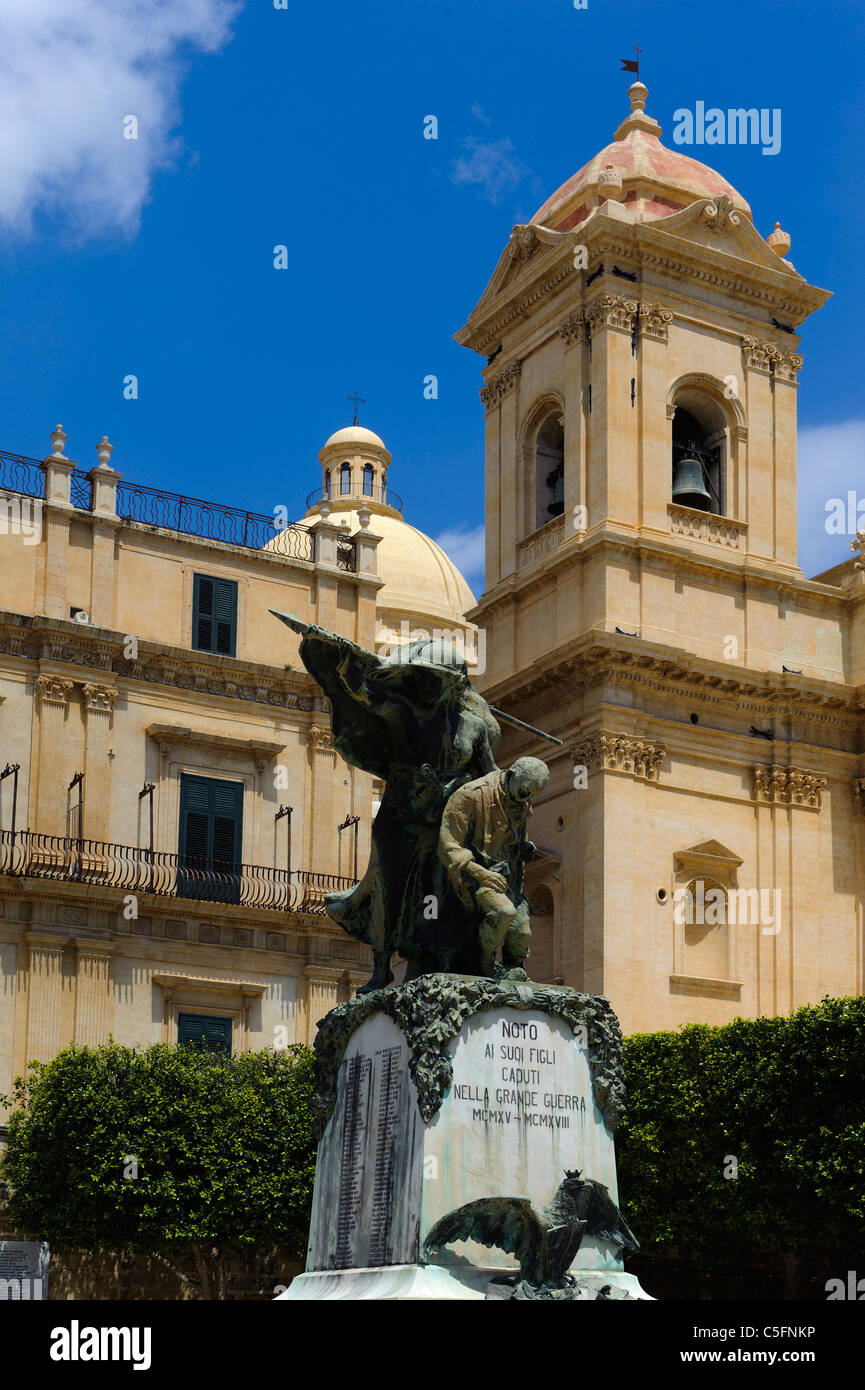 Dom e Palazzo Landolina di Noto, Sicilia, Italia Foto Stock