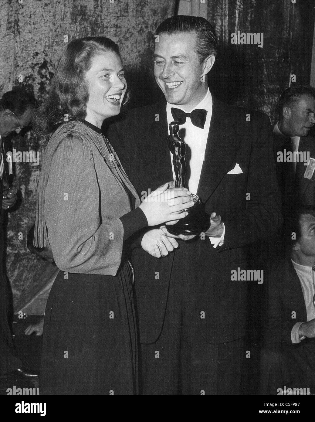 RAY MILLAND con Ingrid Bergman all'Oscar 1946 dove ha vinto il migliore attore per il Weekend persa Foto Stock